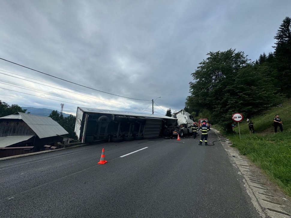 Coliziune între două autotrenuri, între localitățile Vama și Molid 1503