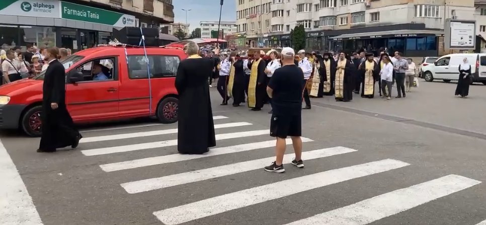 Racla Sfinților Mucenici Epictet și Astion în procesiunea Calea Sfinților la Fălticeni