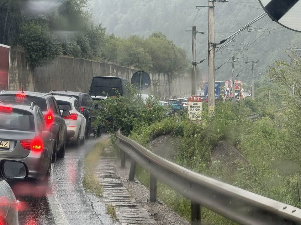 Plan Roșu de Intervenție activat, în urma unui accident rutier între un microbuz și un autotren la Prisaca Dornei 1525