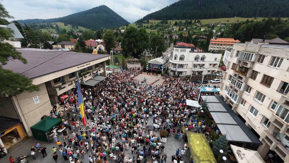 Mii de spectatori la Festivalul Internațional de Folclor „Întâlniri Bucovinene” 