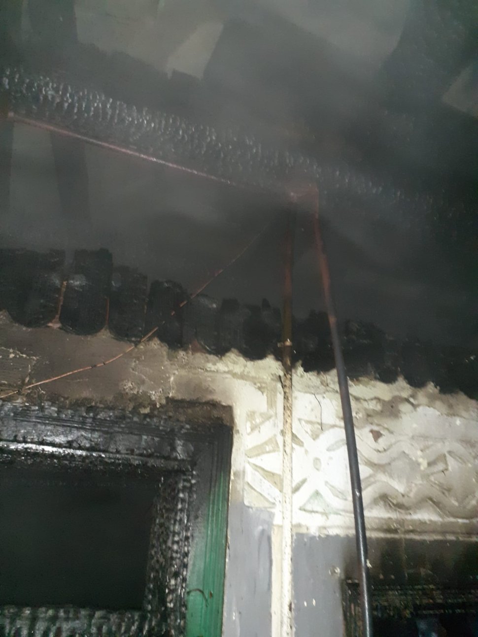 Patru autospeciale de stingere mobilizate în urma unui incendiu în localitatea Vășcăuți 1592