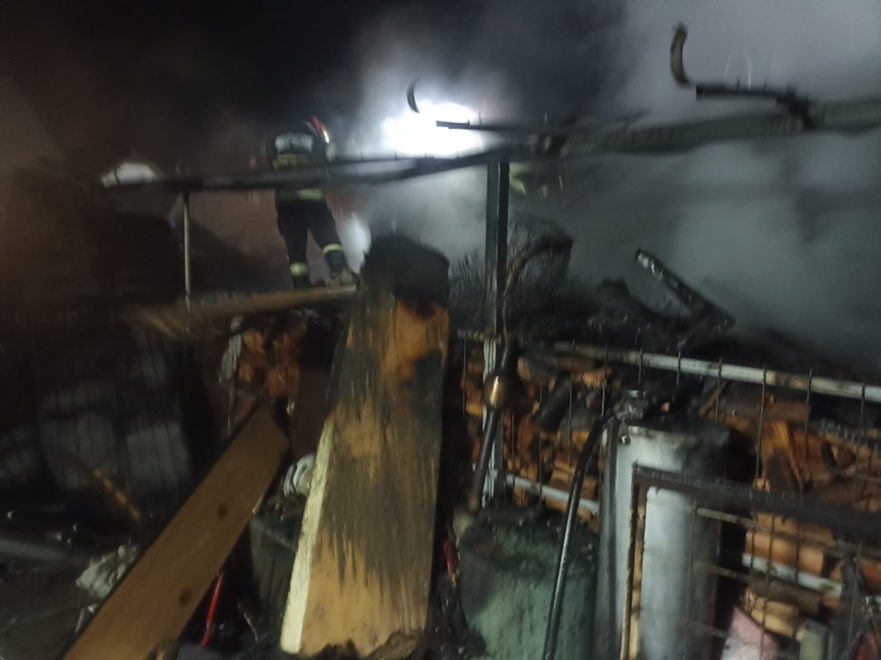 Incendiu provocat intenționat la o casă din Dumbrăveni 1635