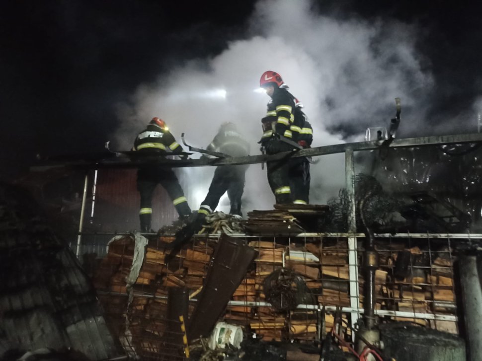 Incendiu provocat intenționat la o casă din Dumbrăveni 1636