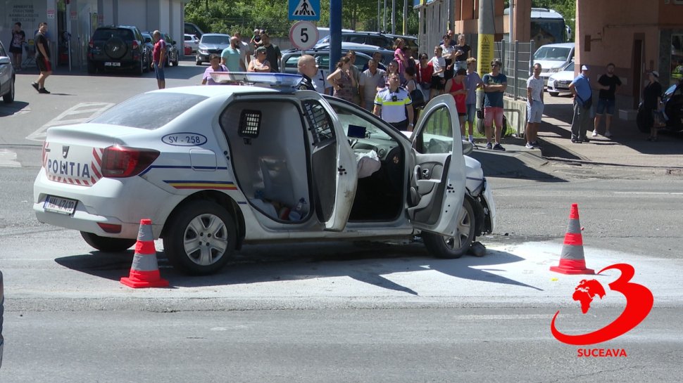 Autospecială de poliție implicată într-un accident rutier grav în cartierul Obcini din Suceava 1679