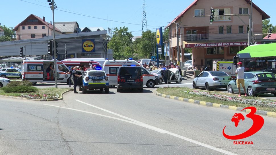 Autospecială de poliție implicată într-un accident rutier grav în cartierul Obcini din Suceava