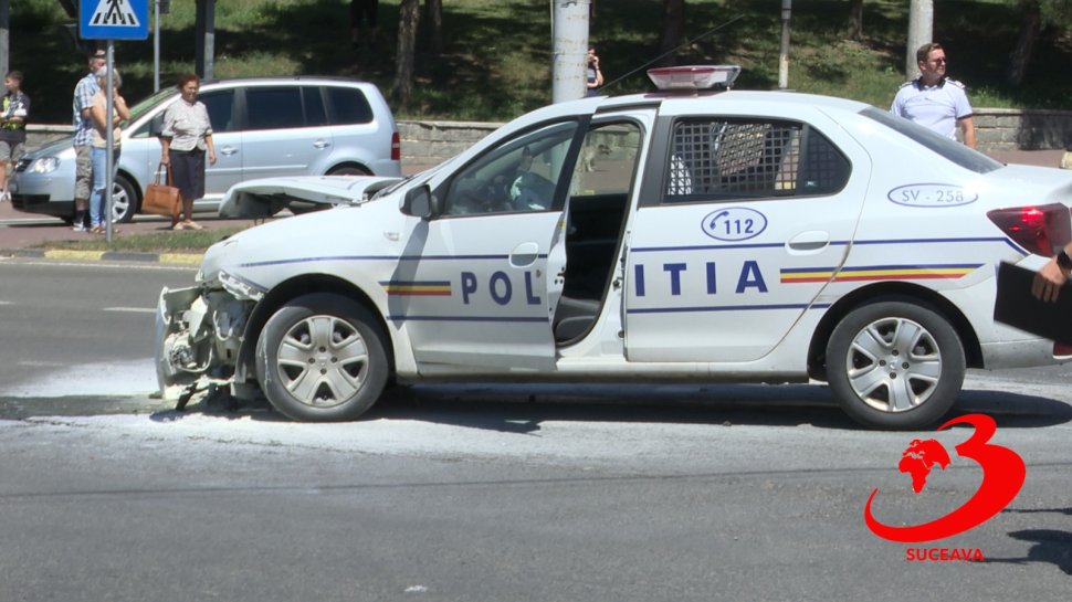 Autospecială de poliție implicată într-un accident rutier grav în cartierul Obcini din Suceava 1681