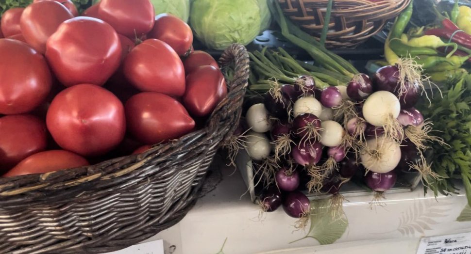 Fructe și legume proaspete la prețuri variate  1735