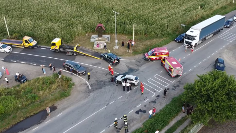 Coliziune între trei mașini la Cumpărătura cu 12 persoane implicate în accident 1827