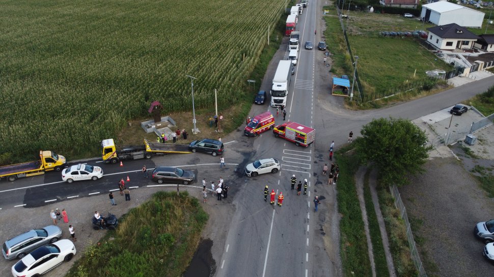 Coliziune între trei mașini la Cumpărătura cu 12 persoane implicate în accident 1828