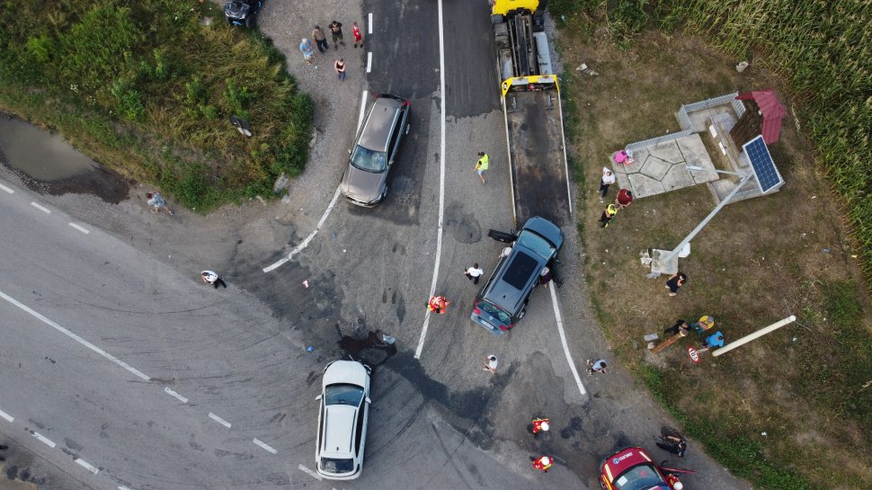 Coliziune între trei mașini la Cumpărătura cu 12 persoane implicate în accident 1829