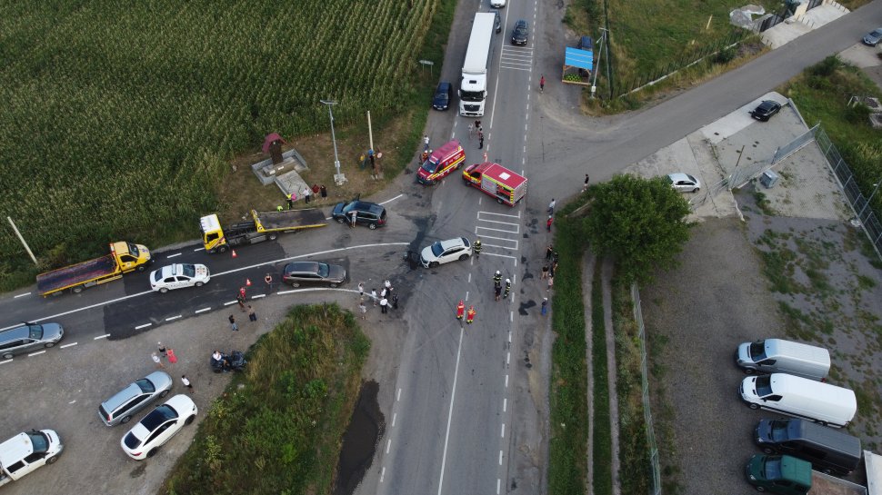 Coliziune între trei mașini la Cumpărătura cu 12 persoane implicate în accident 1832