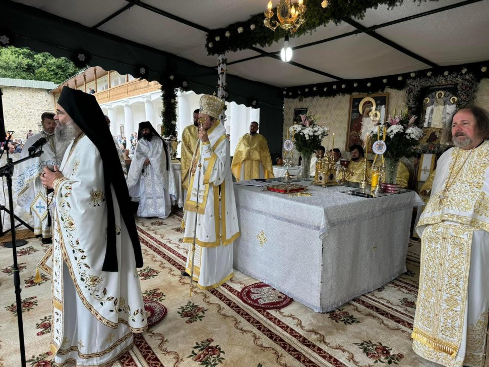 Hramul Mănăstirii Slatina sărbătorit de Schimbarea la față 1868