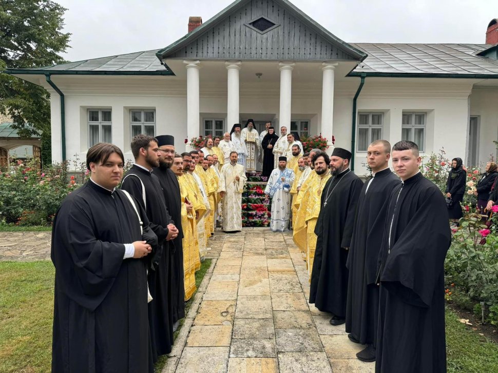 Hramul Mănăstirii Slatina sărbătorit de Schimbarea la față 1871