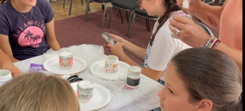 Atelierul „Re-creativ” are loc în fiecare miercuri a lunii august, la Biblioteca Bucovinei 1899