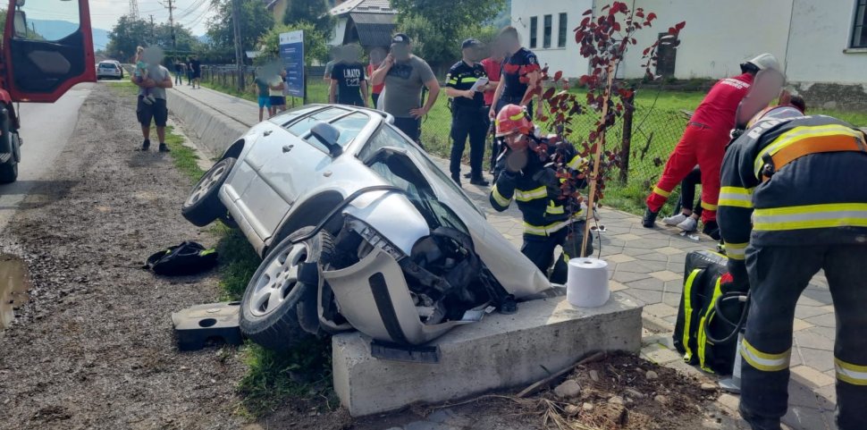 O mamă cu trei copii implicată într-un accident rutier la Falcău 