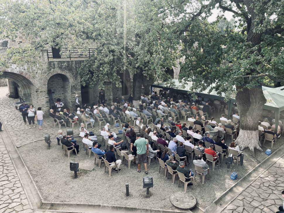 Președintele Academiei Române, academicianul Ioan Aurel Popa, a fost prezent sâmbătă la Suceava 1958