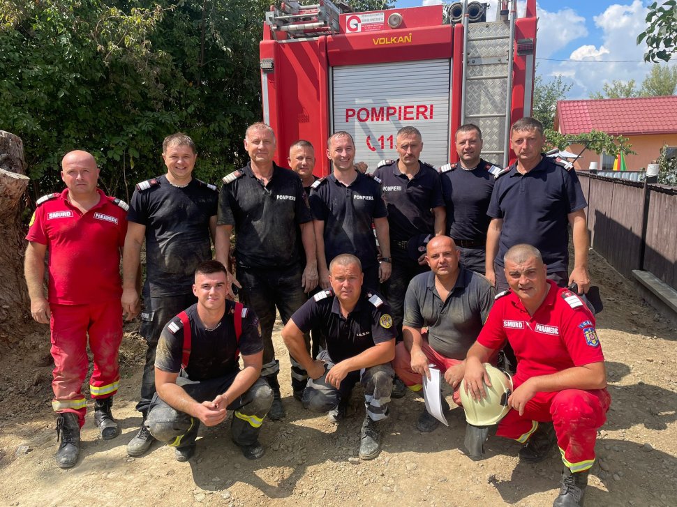 Un bărbat a fost salvat de sub un mal de pământ după mai bine de trei ore de intervenție a pompierilor 1969