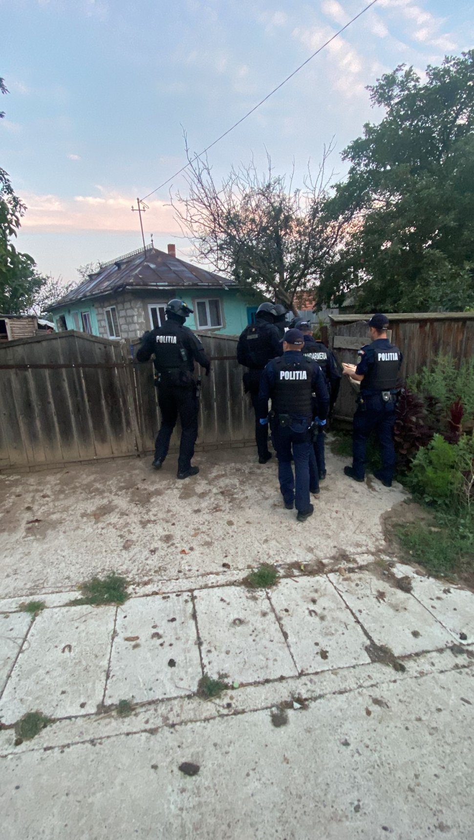 Doi frați bănuiți că ar fi furat din casele unor bătrâni au fost arestați preventiv  1985