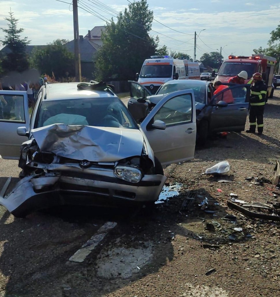 Nouă persoane au fost implicate într-un accident rutier în localitatea Cornu Luncii