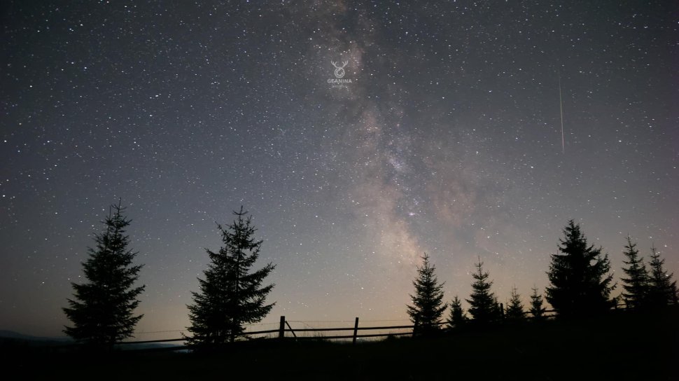 Perseidele și aurora boreală au fost surprinse în imagini inedite de fotografii suceveni 2026