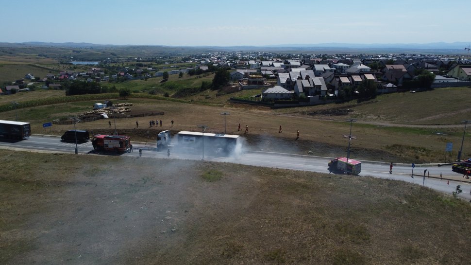 Remorca unui camion a luat foc miercuri, pe centura Sucevei