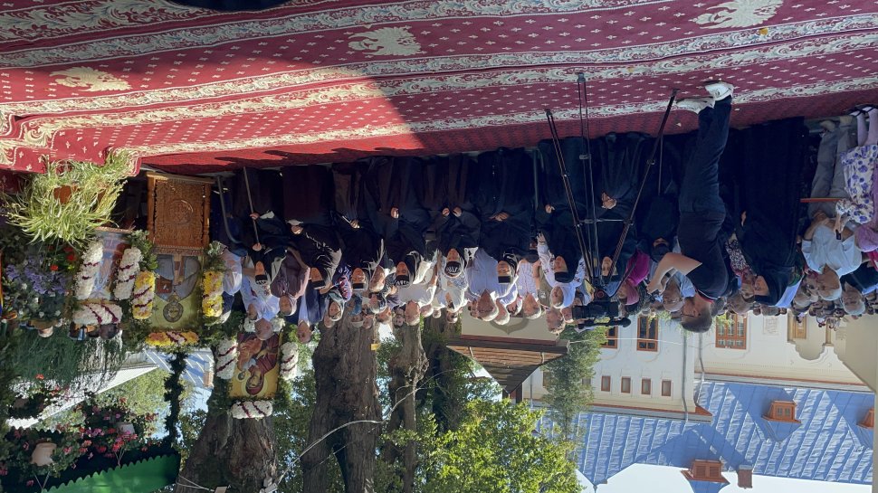 Sute de credincioși la Hramul Mănăstirii Văratec  2122