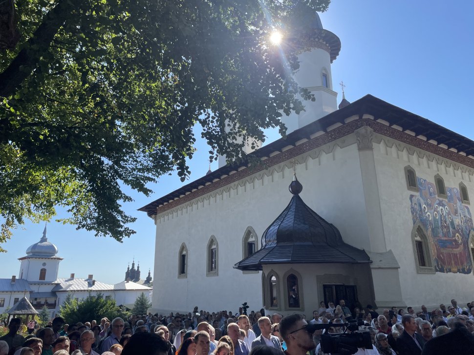 Sute de credincioși la Hramul Mănăstirii Văratec  2125