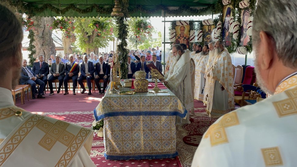 Sute de credincioși la Hramul Mănăstirii Văratec  2131
