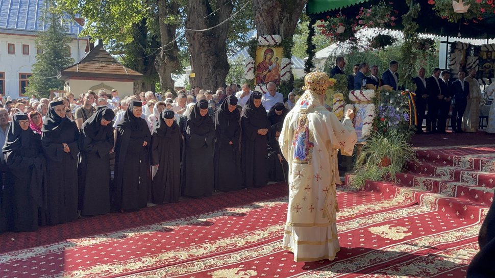 Sute de credincioși la Hramul Mănăstirii Văratec  2132