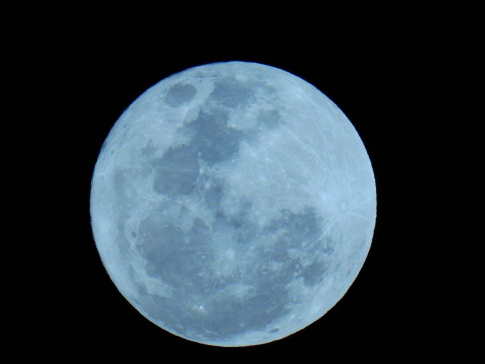 Super luna albastră își face apariția pe cerul românesc 2227
