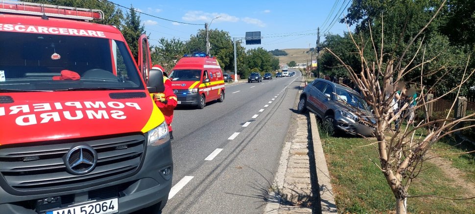 O femeie a ajuns cu mașina înafara părții carosabile, la Ilișești 2252