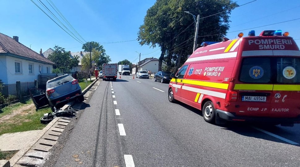 O femeie a ajuns cu mașina înafara părții carosabile, la Ilișești 2255