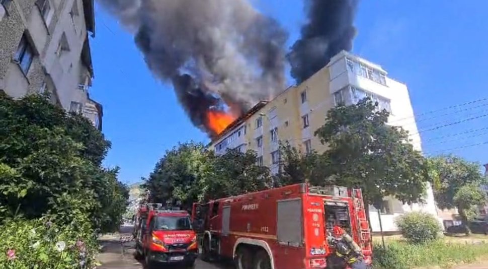 Incendiu la un bloc din Piatra Neamț