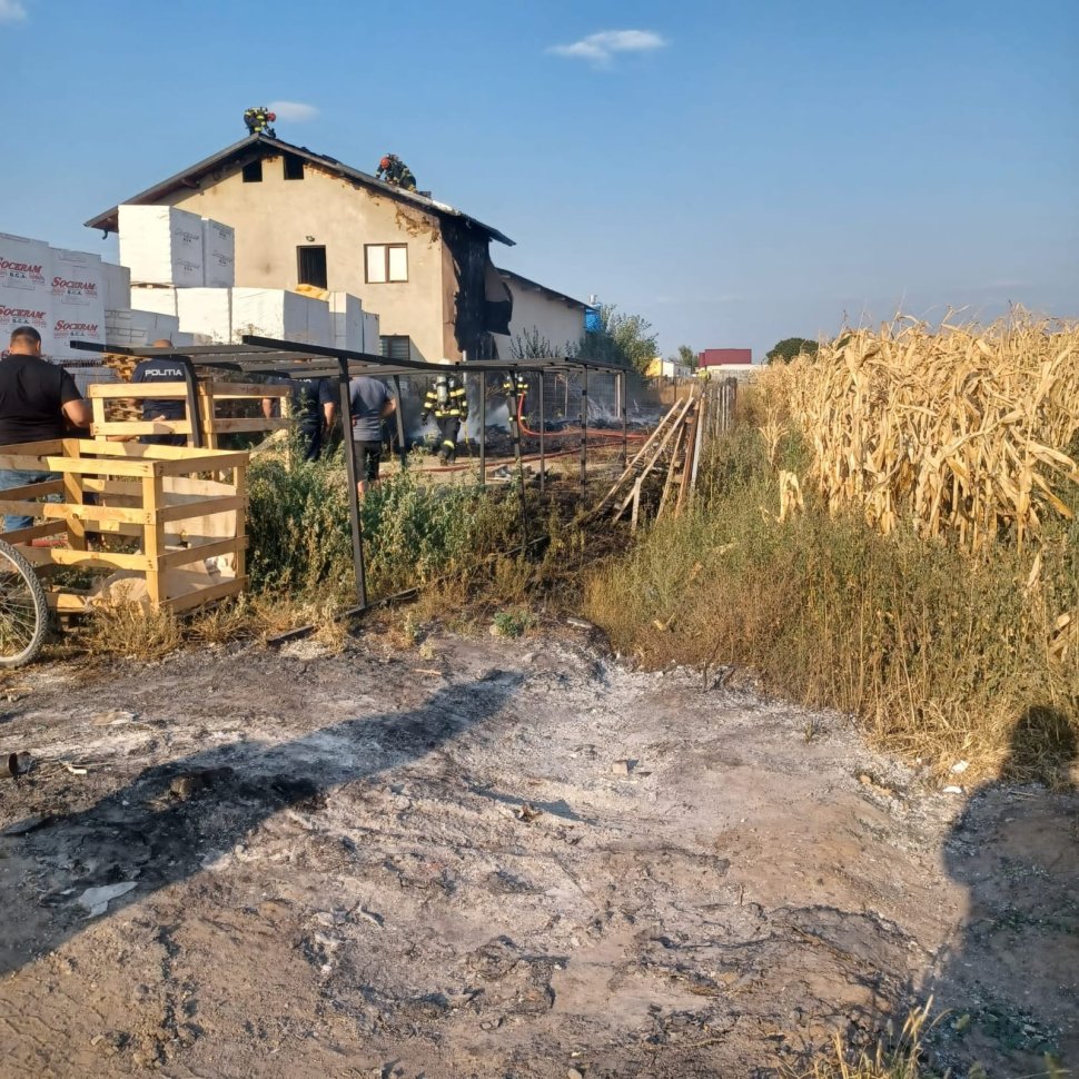 Intervenție contracronometru pentru pompieri la Stamate, în urma unui incendiu izbucnit la un depozit de materiale 2308