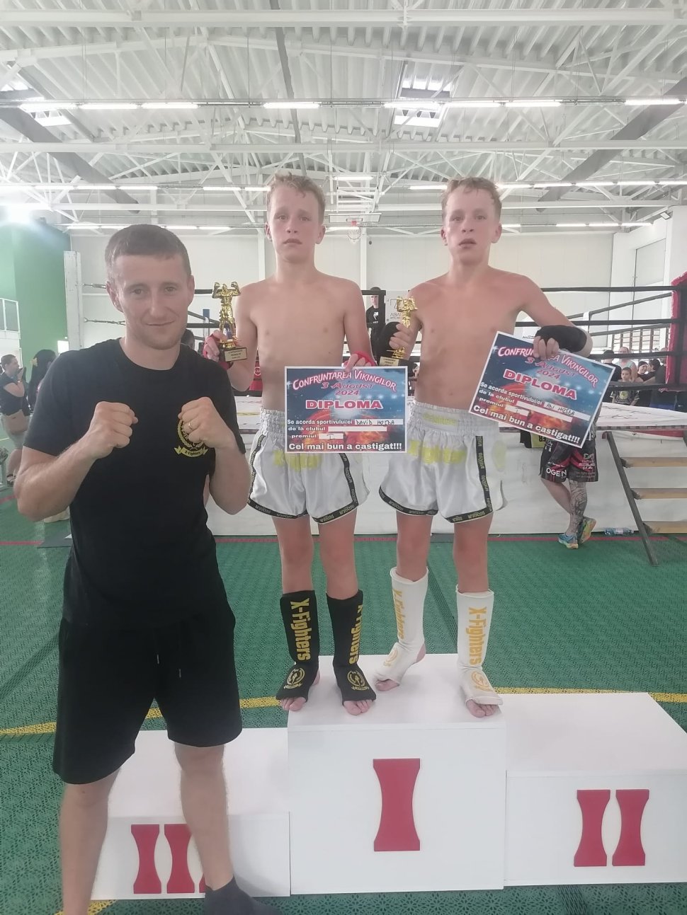 Tinerii luptători din Bucovina se pregătesc pentru Gala X-Fighters League 2449