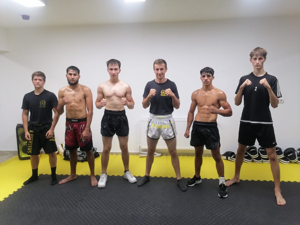 Tinerii luptători din Bucovina se pregătesc pentru Gala X-Fighters League 2454