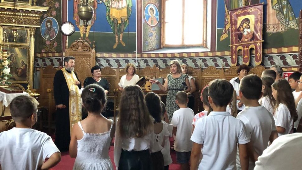 Zeci de copii din comunitatea boroiană, la școala de vară „Binecuvântată fii, copilărie! 2499