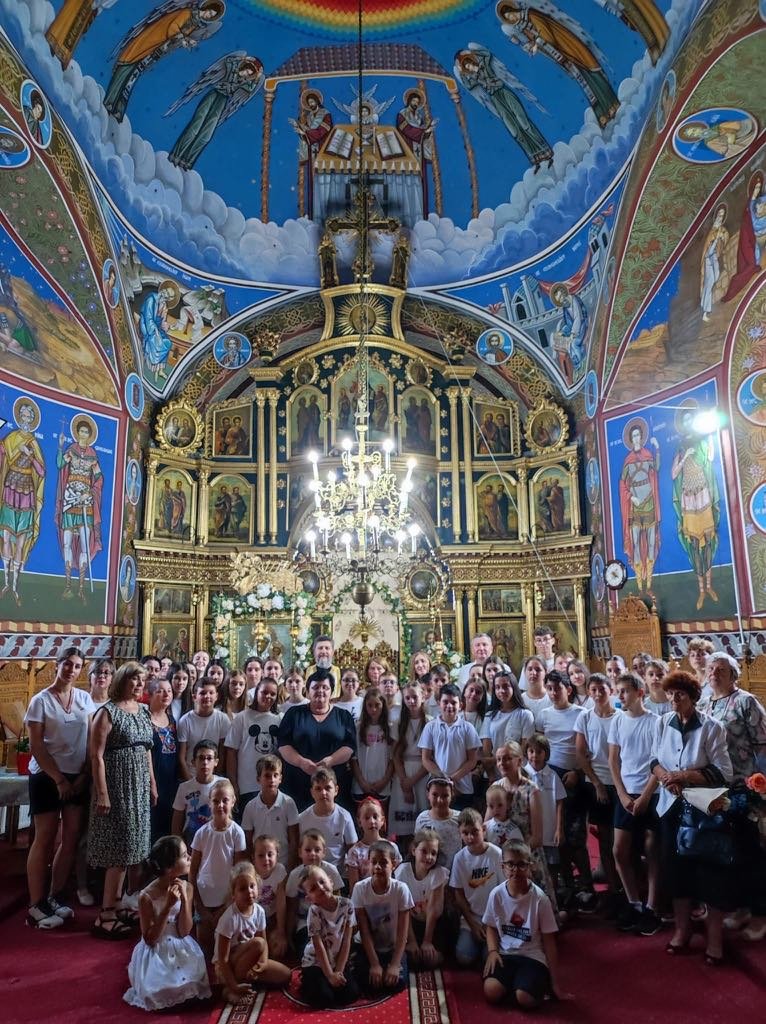 Zeci de copii din comunitatea boroiană, la școala de vară „Binecuvântată fii, copilărie! 2506