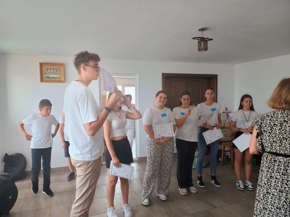 Zeci de copii din comunitatea boroiană, la școala de vară „Binecuvântată fii, copilărie! 2510