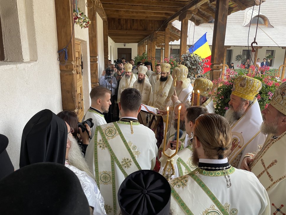 Hramul Mănăstirii Sihăstria Râșcăi a adunat mii de credincioși la rugăciune 2523