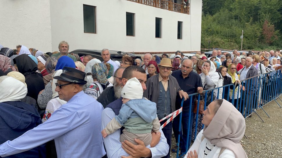 Hramul Mănăstirii Sihăstria Râșcăi a adunat mii de credincioși la rugăciune 2525