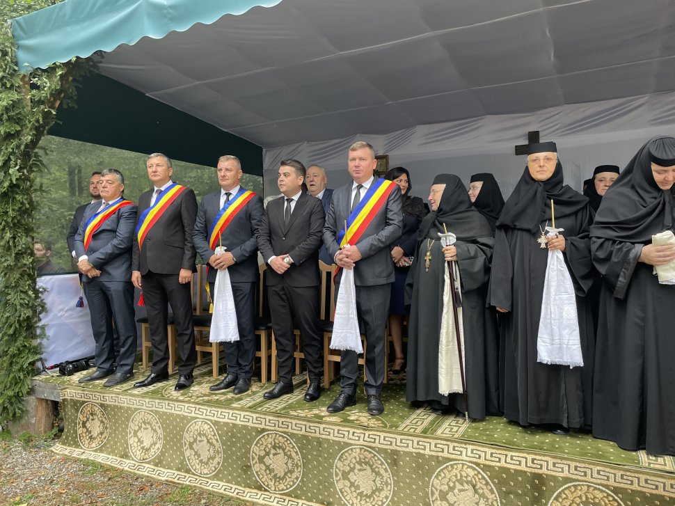 Hramul Mănăstirii Sihăstria Râșcăi a adunat mii de credincioși la rugăciune 2528