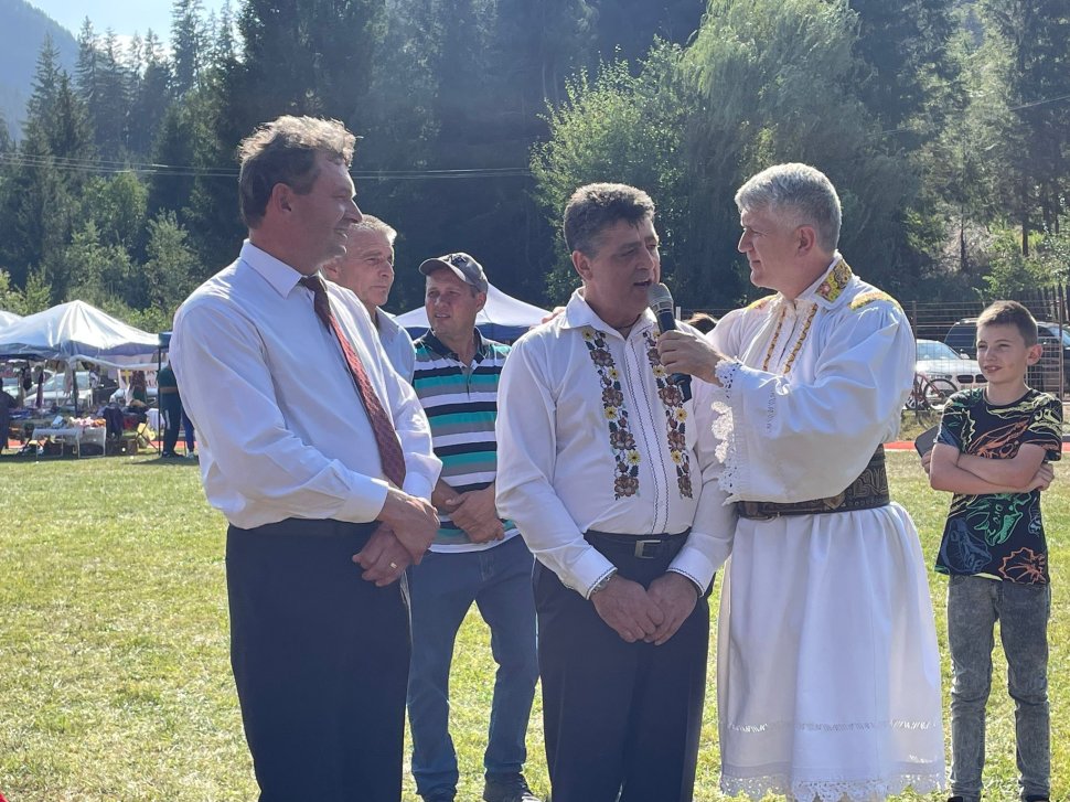 Voie bună și artiști de seamă la Ziua Comunei Crucea 2573