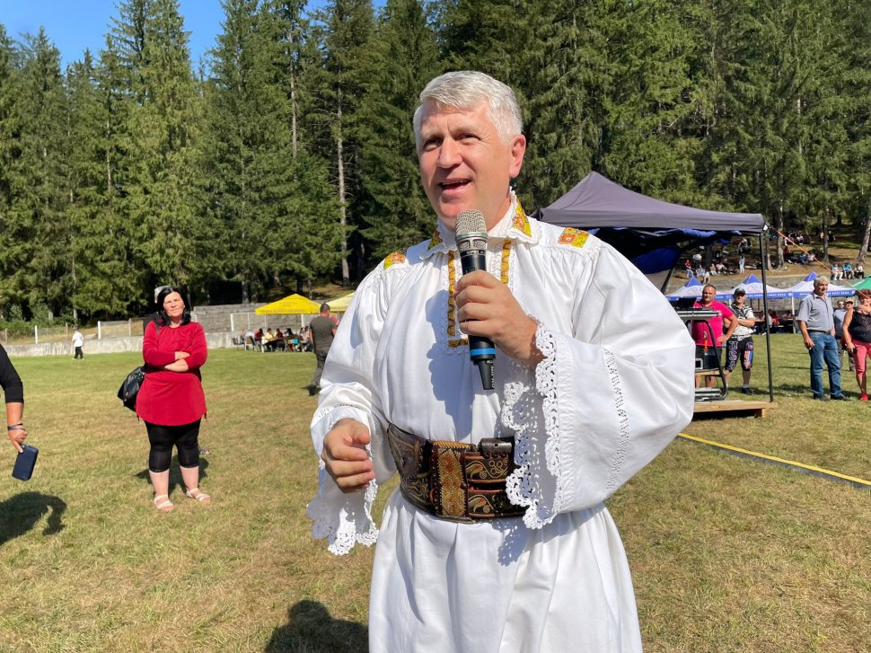 Voie bună și artiști de seamă la Ziua Comunei Crucea 2576