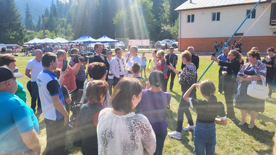 Voie bună și artiști de seamă la Ziua Comunei Crucea 2588