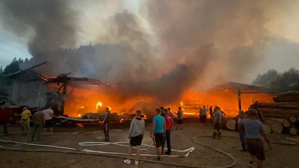 Incendiu de proporții în localitatea Frumosu 2643