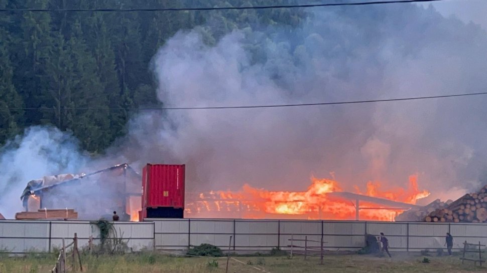 Incendiu de proporții în localitatea Frumosu 2645