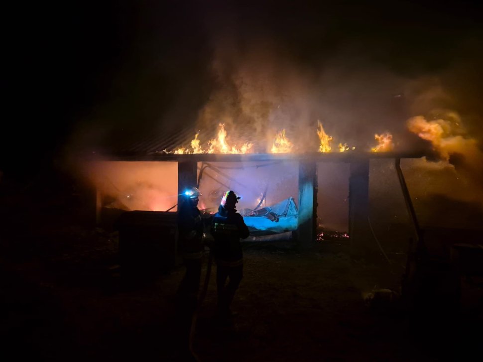 Incendiu devastator în Grănicești 2652