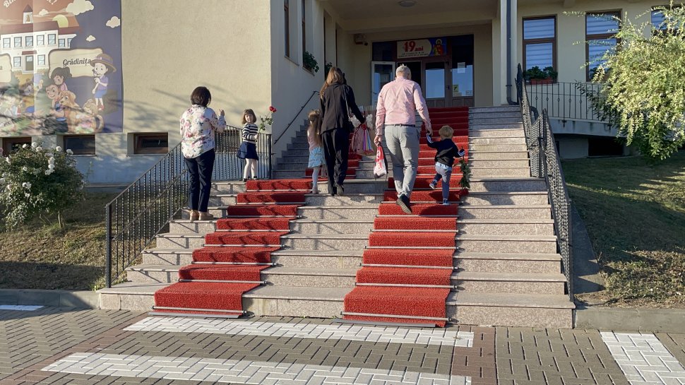 Emotii pentru sute de preșcolari la începutul unui nou an școlar 2732