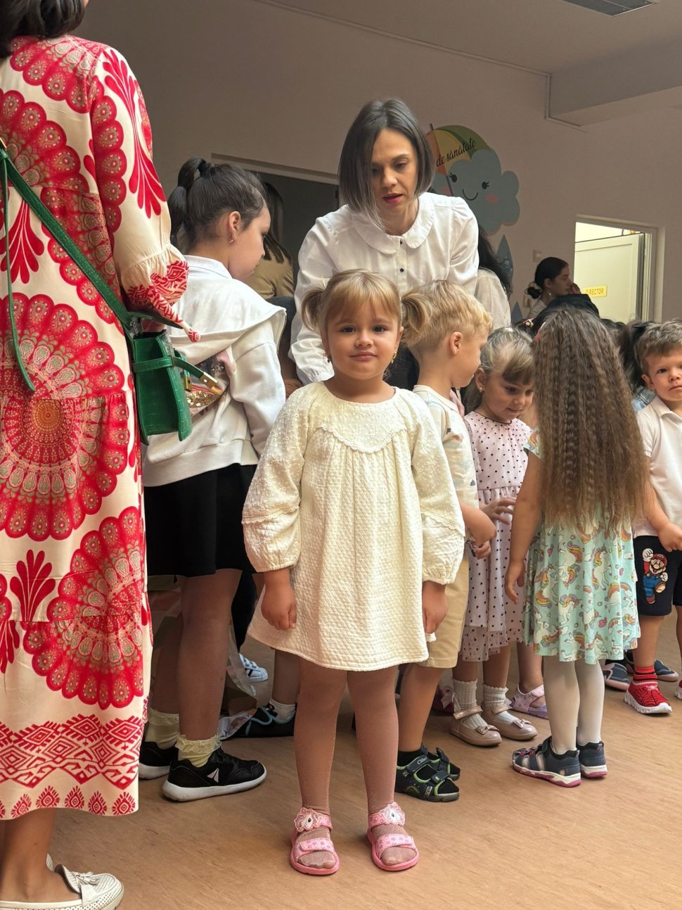 Emotii pentru sute de preșcolari la începutul unui nou an școlar 2740